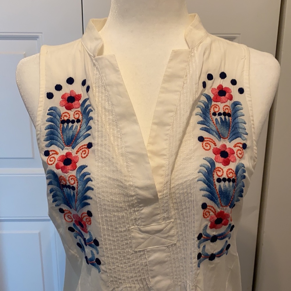 anthropologie Tiny Embroidered Sleeveless Tunic - Picture 4 of 10